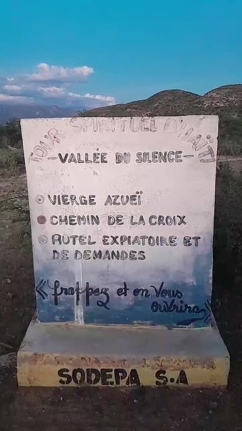 Départ du chemin de croix dans le parc