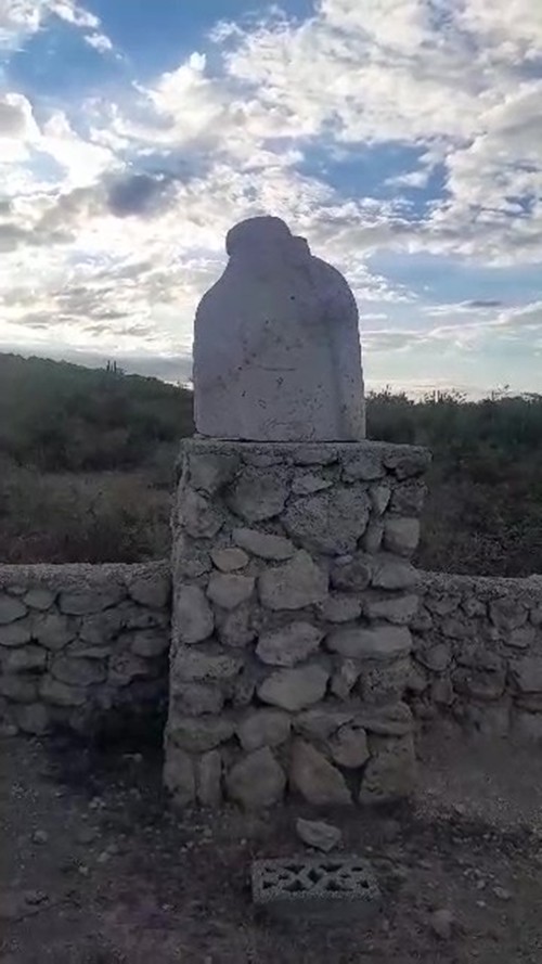 Statue de la Vierge Azuei installée dans le parc